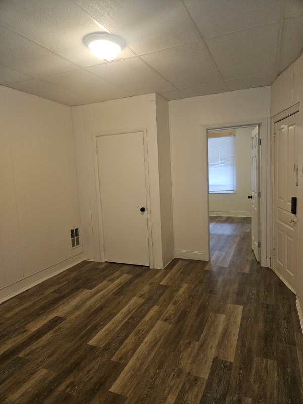 property at 1121 W Poplar St