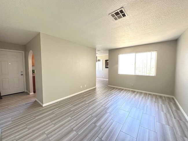 1814 N Decatur Blvd in Las Vegas, NV - Building Photo - Building Photo
