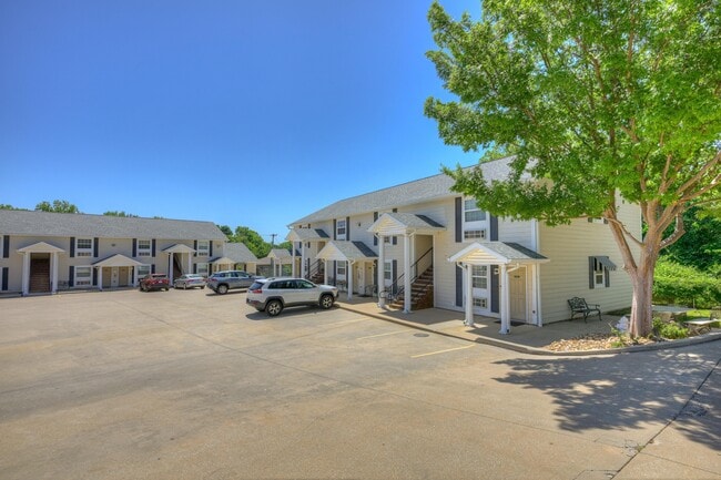Sanibel Executive Suites in Joplin, MO - Foto de edificio - Building Photo