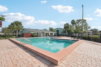 Venetian at Capri Isles in Venice, FL - Foto de edificio - Building Photo