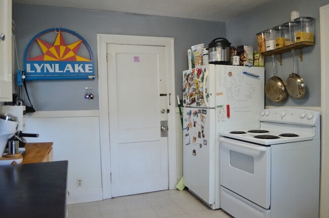 5000 Lyndale Ave S, Unit 2nd Floor in Minneapolis, MN - Building Photo - Building Photo