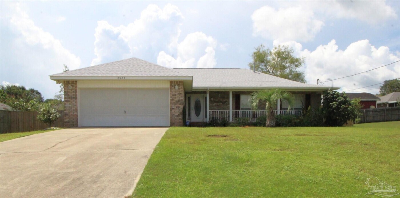 2026 Ziglar Rd in Gonzalez, FL - Building Photo