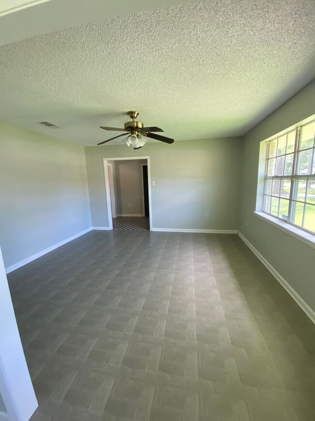 1006 E Hazel St in Gonzales, LA - Building Photo - Building Photo