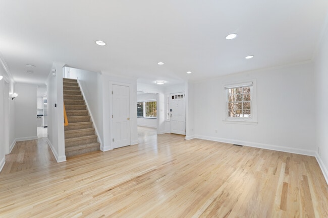 14 Wakefield Rd in Scarsdale, NY - Building Photo - Building Photo