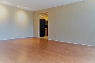200 N Dearborn St, Unit 3708 in Chicago, IL - Building Photo - Building Photo