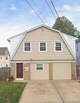 44 Pulaski Ave, Unit Apartment 1 in Carteret, NJ - Building Photo