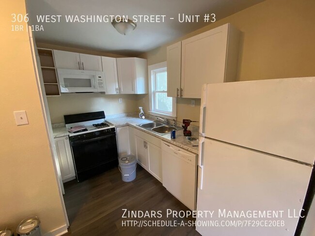 306 W Washington St, Unit Unit #3 in Champaign, IL - Building Photo - Building Photo