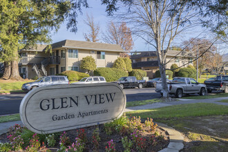 GLEN VIEW APARTMENTS in Napa, CA - Building Photo - Building Photo