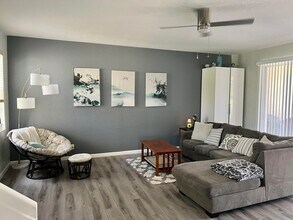 333 Berenger Walk in Royal Palm Beach, FL - Building Photo - Building Photo