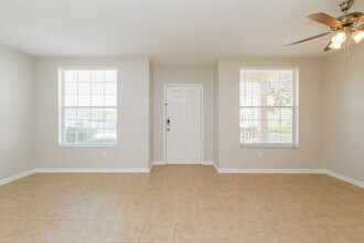 5048 Cactus Needle Ln in Wesley Chapel, FL - Foto de edificio - Building Photo