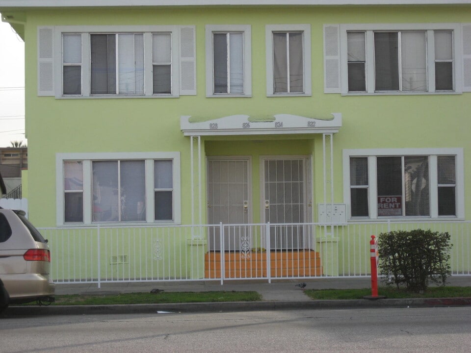 826 E 10th St, Unit 826 in Long Beach, CA - Building Photo