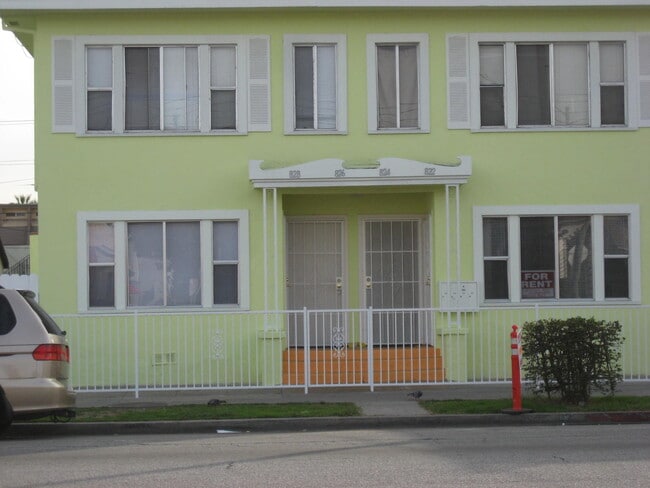 826 E 10th St, Unit 826