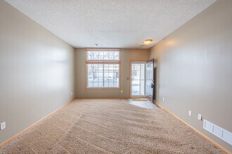 17985 96th Ave N in Osseo, MN - Foto de edificio - Building Photo