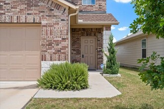 12106 Greywacke Dr in Manor, TX - Foto de edificio - Building Photo