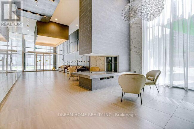 5180 Yonge St in Toronto, ON - Building Photo - Building Photo