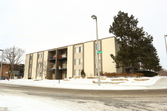 Eden Roc Apartments in East Lansing, MI - Building Photo - Building Photo