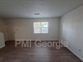 6562 Carriage Ln in Union City, GA - Building Photo - Building Photo
