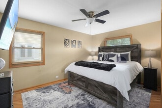 255 Banbury Ave, Unit SI ID1285054P in Elk Grove Village, IL - Foto de edificio - Building Photo