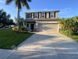 613 19th St NW in Ruskin, FL - Building Photo