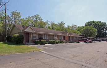 Town and Country Crossing in Tomball, TX - Building Photo - Building Photo