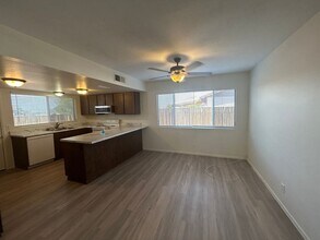 9312 N 74th Dr in Peoria, AZ - Building Photo - Building Photo