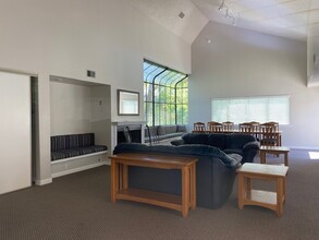 1903 Woodlake Dr in Santa Rosa, CA - Building Photo - Building Photo