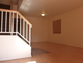 1705 Encarta St in Las Vegas, NV - Foto de edificio - Building Photo