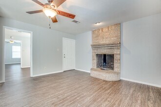 629 Park Ln in Denton, TX - Building Photo - Building Photo