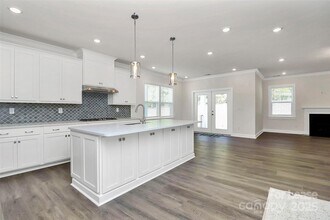 11027 Lochmere Rd in Charlotte, NC - Building Photo - Building Photo