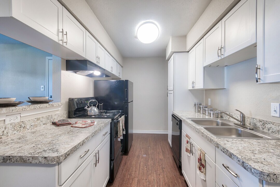 Villa Sierra in Houston, TX - Foto de edificio