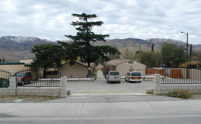 1420-1424 E Williams St in Banning, CA - Foto de edificio - Building Photo