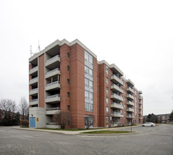 Oaklands in Oakville, ON - Building Photo - Building Photo