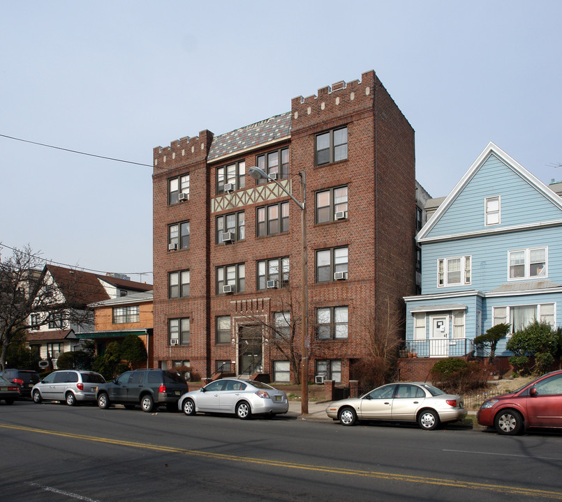 713-715 Avenue C in Bayonne, NJ - Foto de edificio