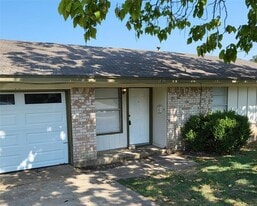 1417 Laura Ln in Dallas, TX - Building Photo