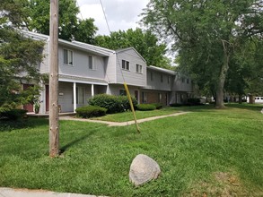 Colonial Village in Champaign, IL - Building Photo - Building Photo