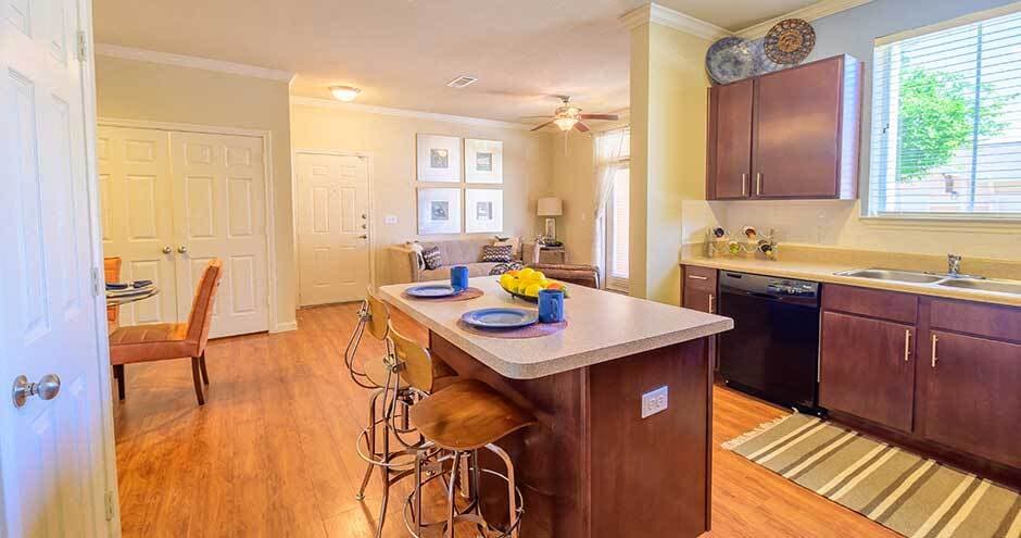 Parkway Grande Apartment Homes in San Marcos, TX - Building Photo