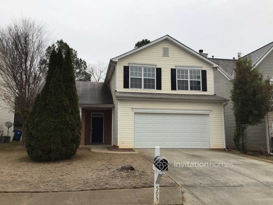 595 Clairidge Ln SW in Lawrenceville, GA - Foto de edificio