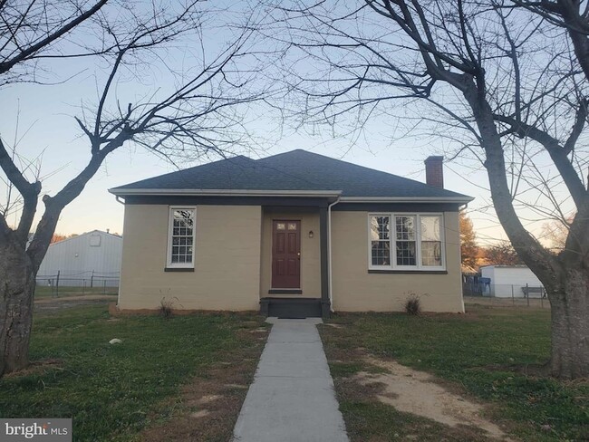 property at 1905 Mimosa St