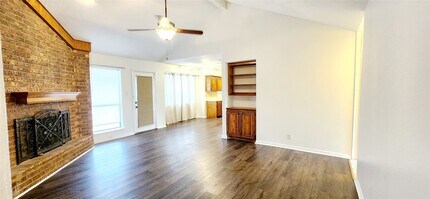 135 Basswood St in Lake Jackson, TX - Building Photo - Building Photo