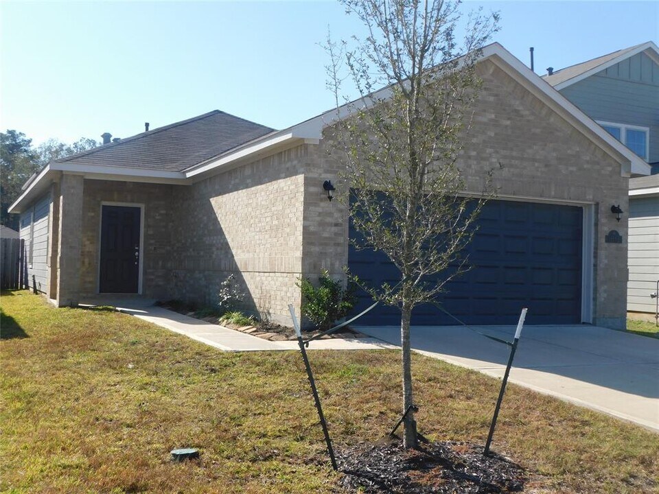 16658 Moss Ln in Porter, TX - Building Photo