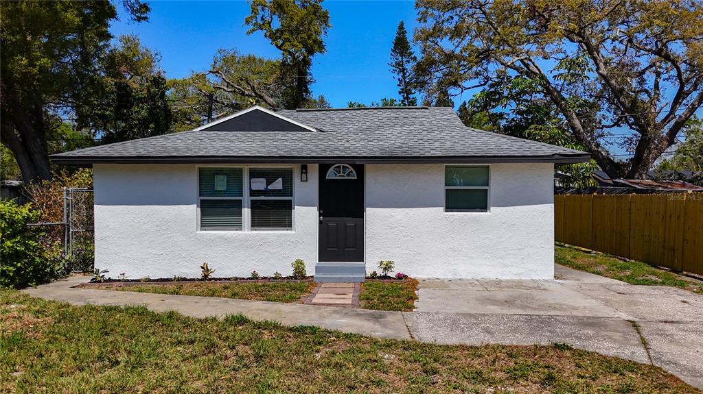 3755 10th Ave S in St. Petersburg, FL - Building Photo