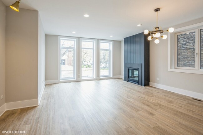 1647 W Irving Park Rd in Chicago, IL - Building Photo - Building Photo