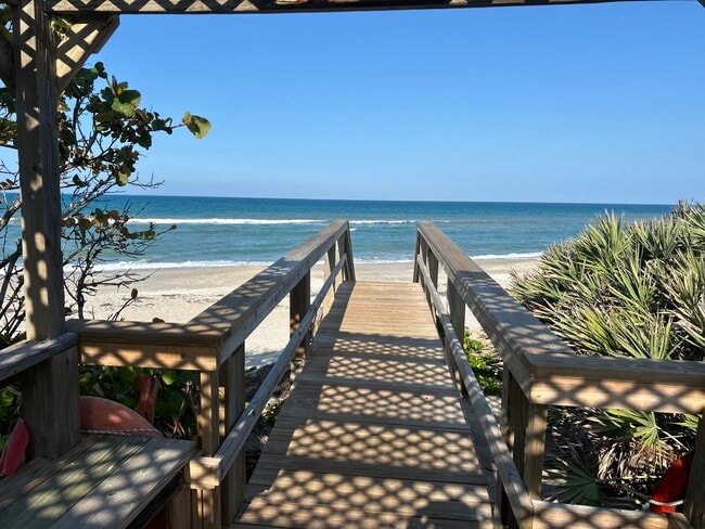 190 Sea Crest Dr in Melbourne Beach, FL - Building Photo - Building Photo
