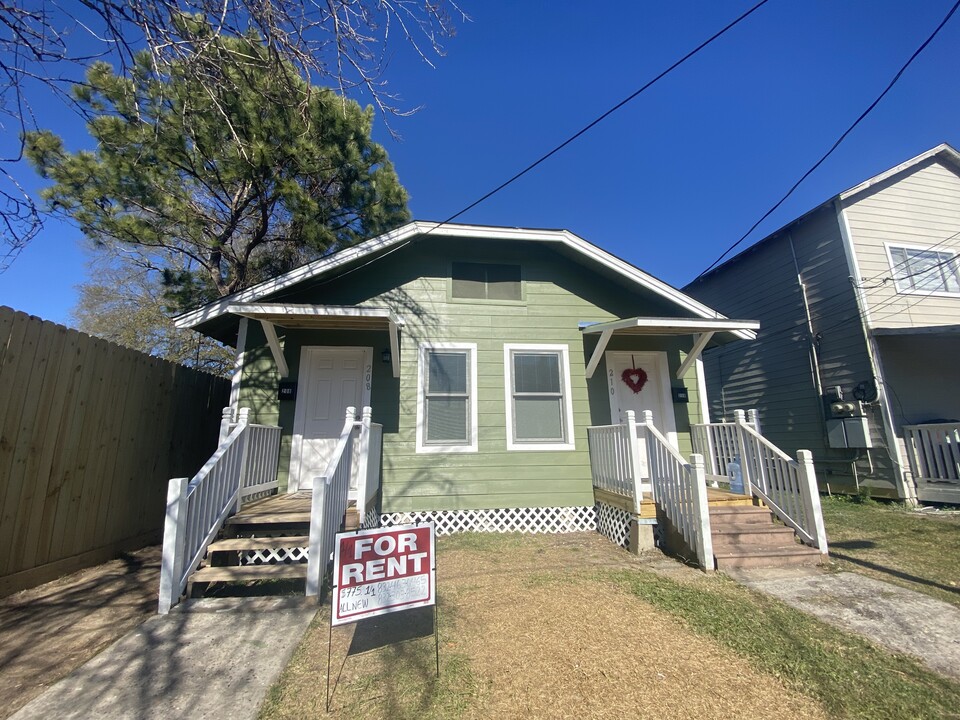 208 E Sterling St in Baytown, TX - Building Photo