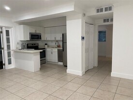 1 Edgewater Dr in Coral Gables, FL - Building Photo