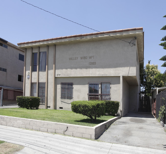 12009 Vanowen St in North Hollywood, CA - Building Photo - Building Photo