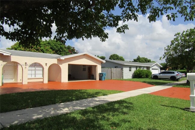 17510 SW 108th Ave in Miami, FL - Building Photo - Building Photo