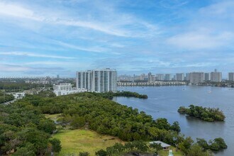 16385 Biscayne Blvd, Unit 2001 in Sunny Isles Beach, FL - Foto de edificio - Building Photo