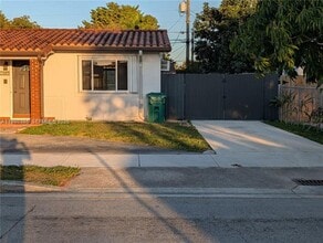 1037 SW 76th Ave in Miami, FL - Building Photo - Building Photo