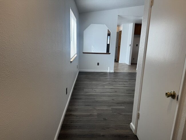 244 N 5th Ave in Oakdale, CA - Building Photo - Building Photo